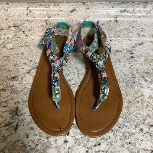 THE BUCKLE MADDEN GIRL SANDALS 🩴 IN SIZE 7